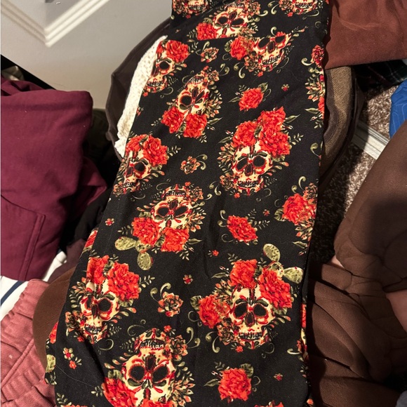 LuLaRoe Pants - LuLaRoe Black and Red Skull Leggings
